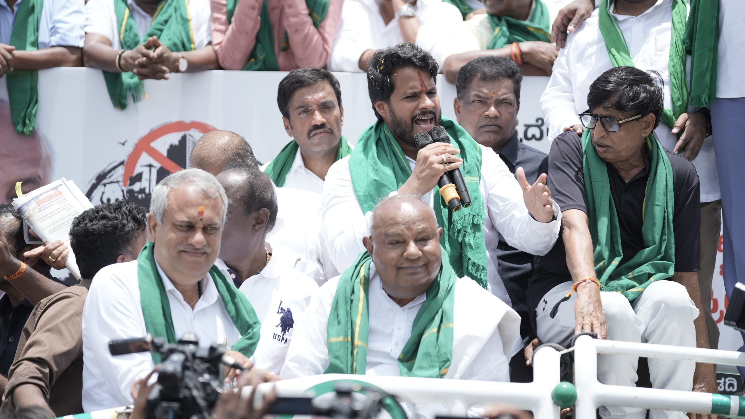 Deve Gowda joins second day of JD(S) padayatra against Bidadi AI township project