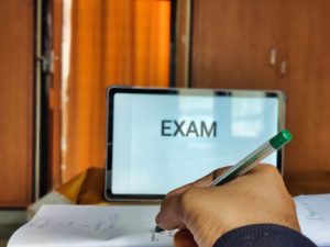 Confusion mars police constable recruitment exam at Vijayapura, aspirants demand re-test