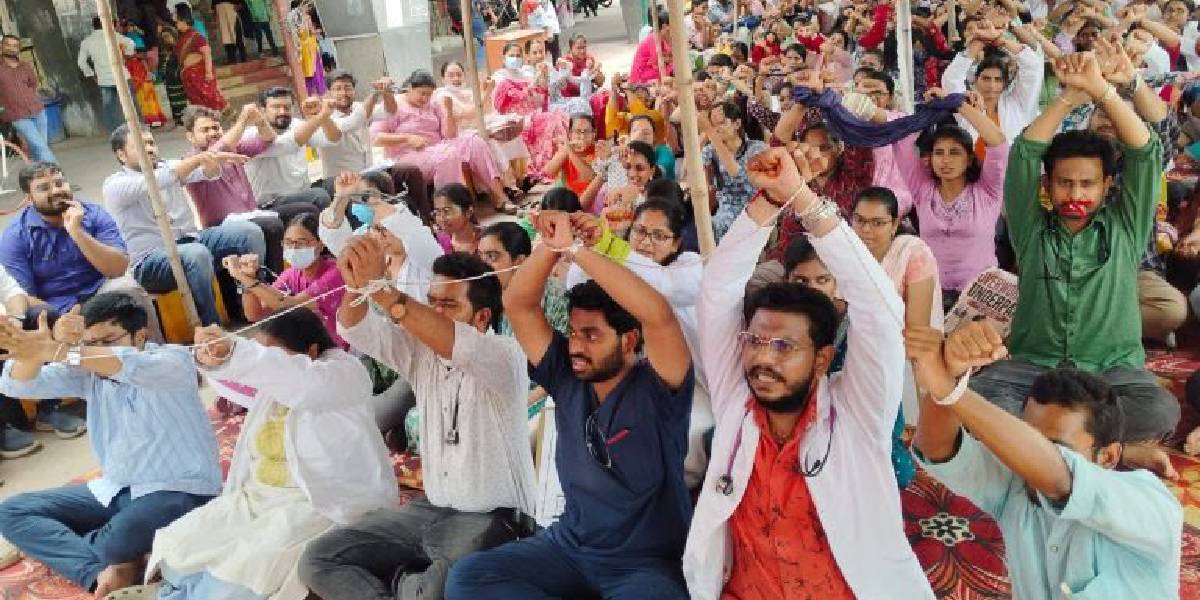 AP government responds to protesting junior doctors with 5% hike offer, AP JUDA rejects proposal