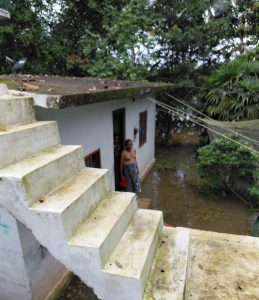 People in flood affected pathanamthitta.
