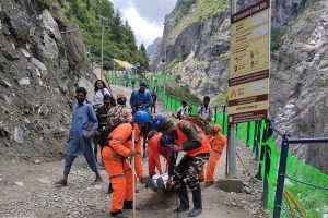 Amarnath Yatra needs less politics, more spirituality