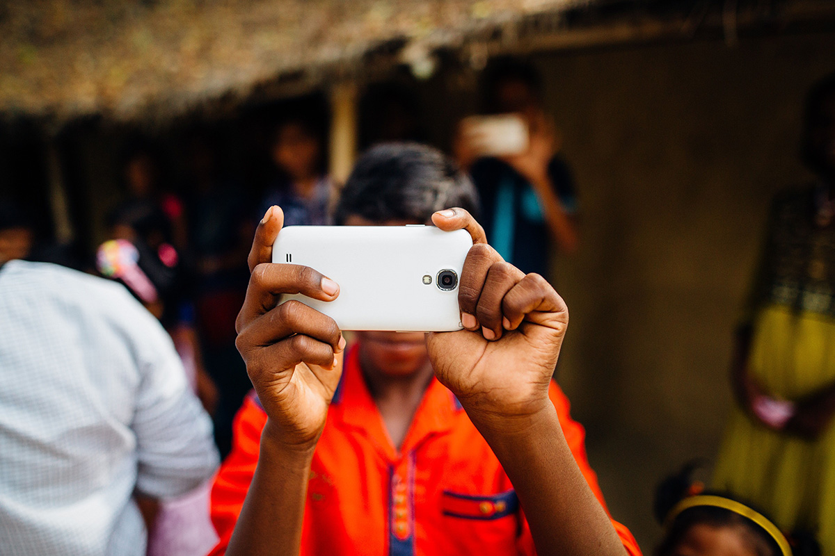 Smartphone camera: The first audience of childhood