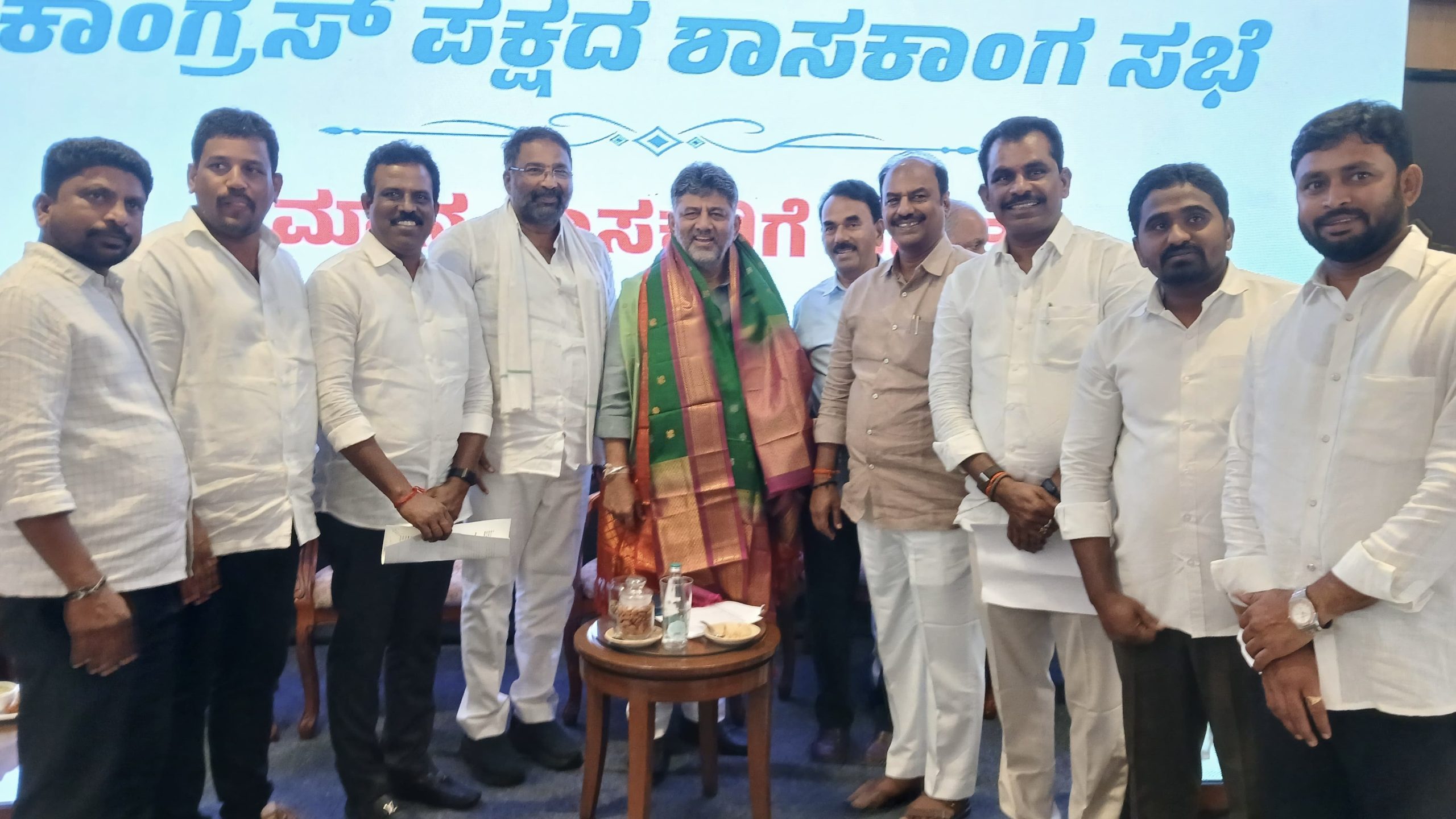 Telangana delegation meets K’taka CM DK Shivakumar, seeks 5,000 cusecs of Krishna water for Palamuru crops
