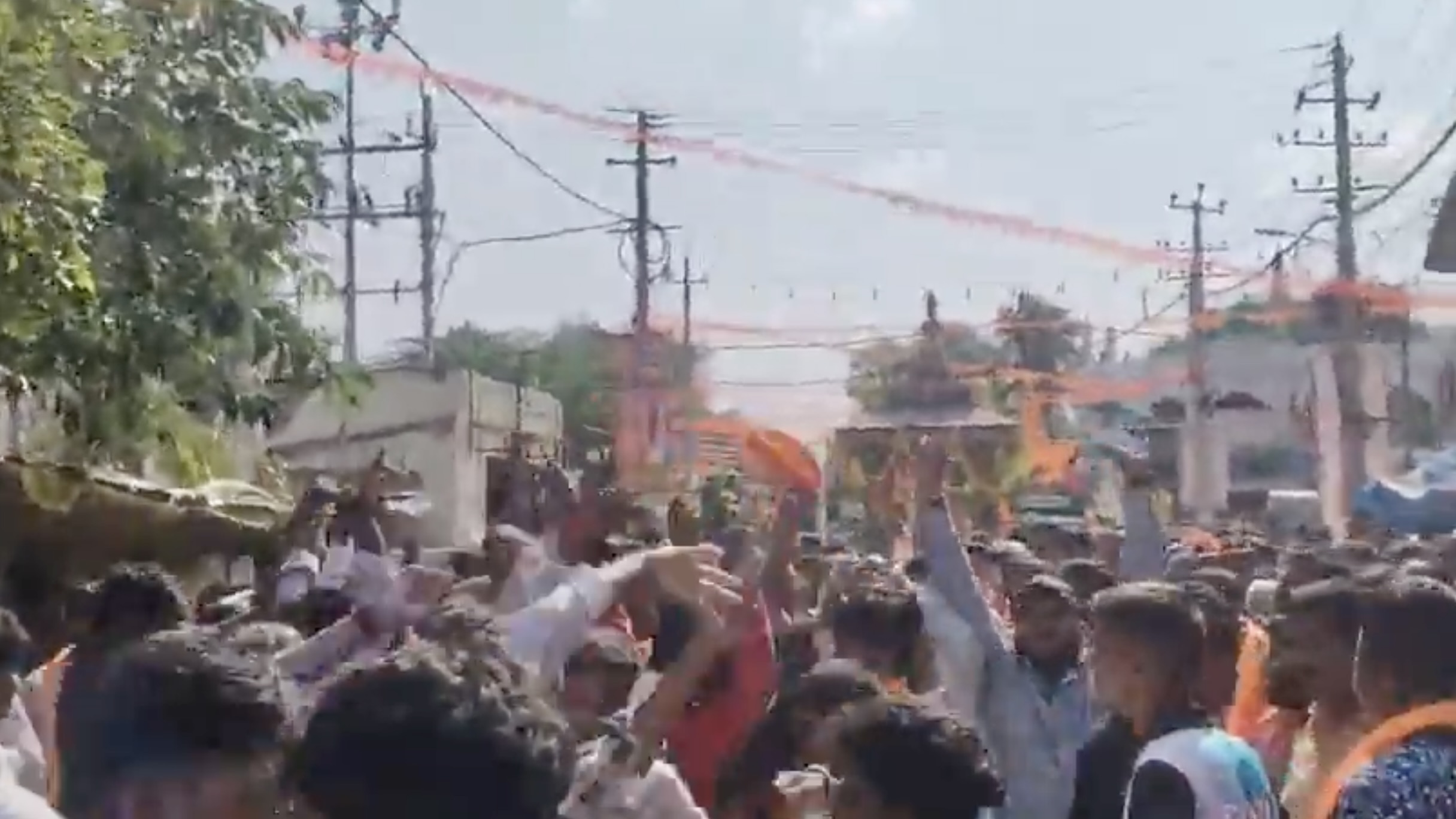 Tensions flare up in Maddur mass Ganesh procession after police object to firecrackers near mosque