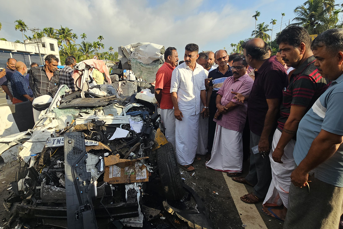 The fatal accident involved eight engineering students from Tamil Nadu on National Highway 66 at Kaipamangalam Panambikunnu in Thrissur.