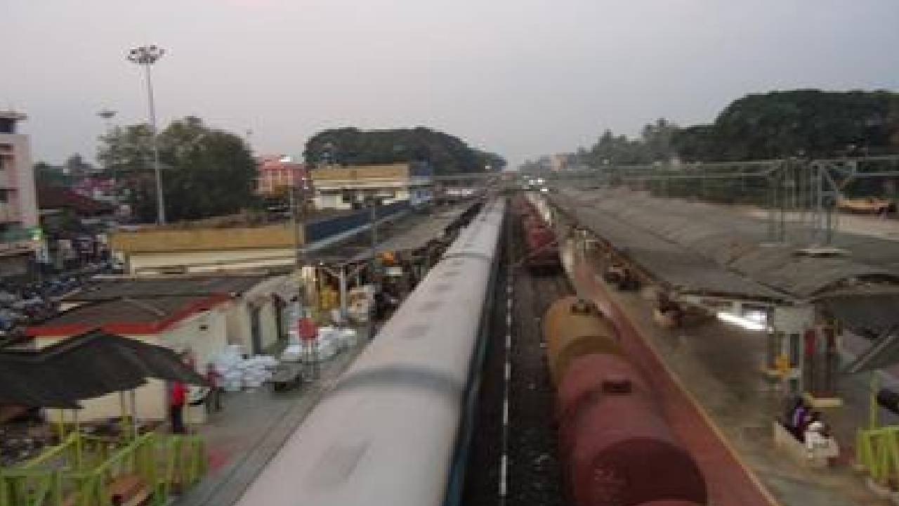 Jayasmitha was forced to deboard at Aluva.