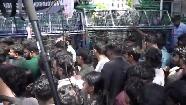 Vande Mataram row spills into second day of SFI-police clashes in Keralam; several injured