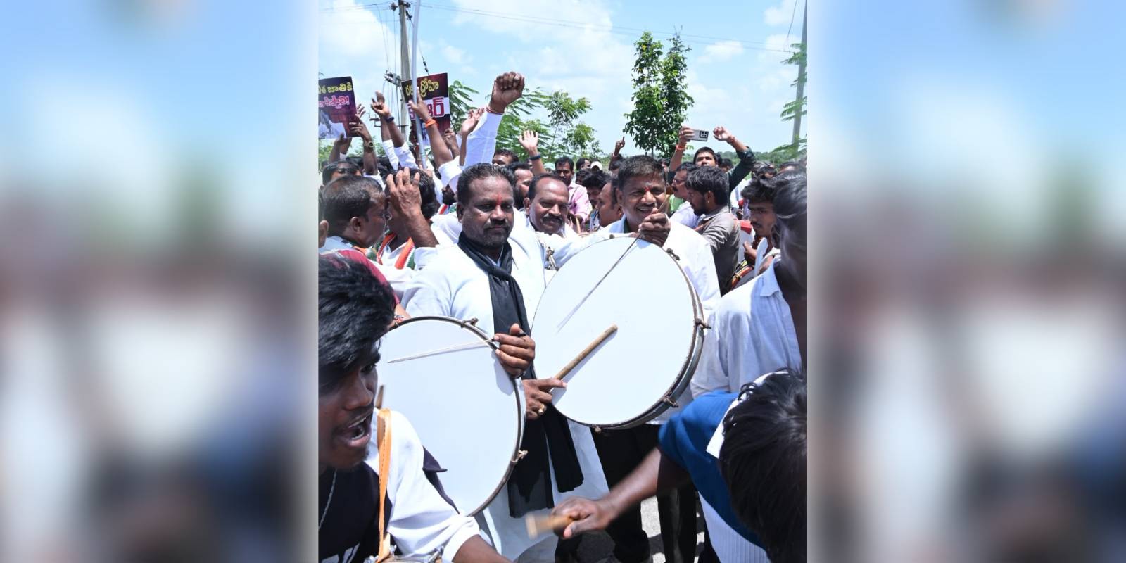 Congress workers and Dalit organisations marched towards KCR's farmhouse in Erravalli, in a symbolic "Chavu Dappu" protest.