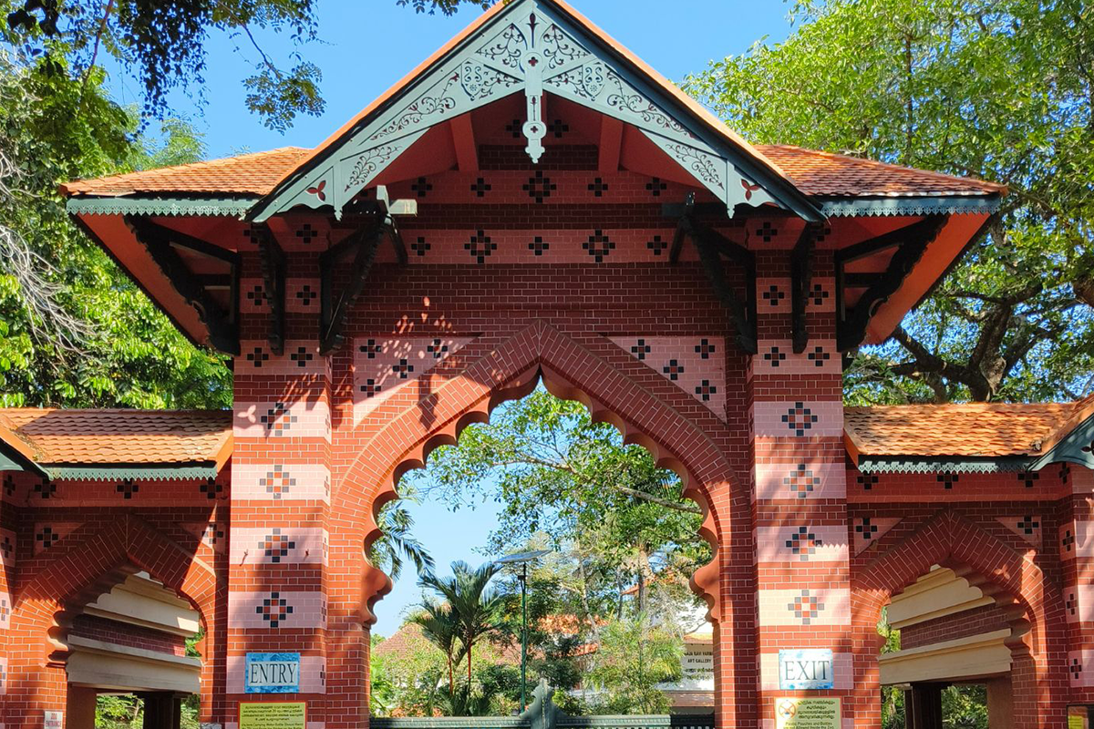 Thiruvananthapuram zoo has more than 1,000 animals and birds belonging to 89 species.