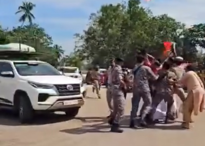 Black flag-waving Youth Congress workers managed to get close to Amit Shah's convoy.
