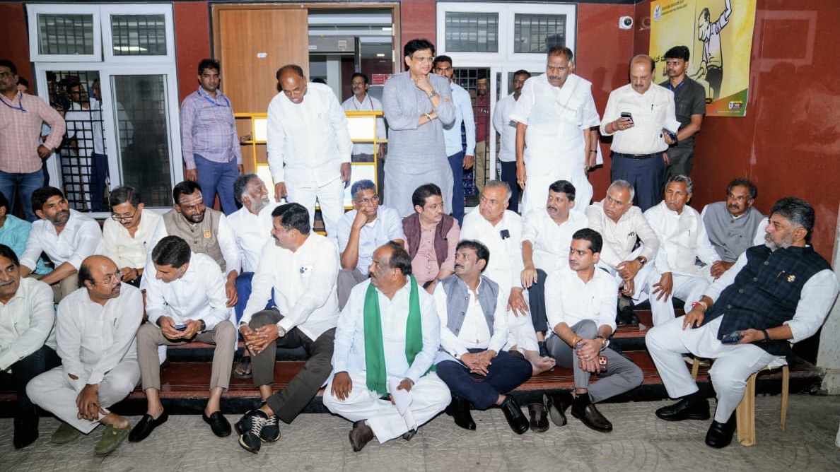 SIR: K’taka CM Shivakumar leads sit-in at CEO’s office over alleged Form 7 ‘fraud’, demands thorough probe