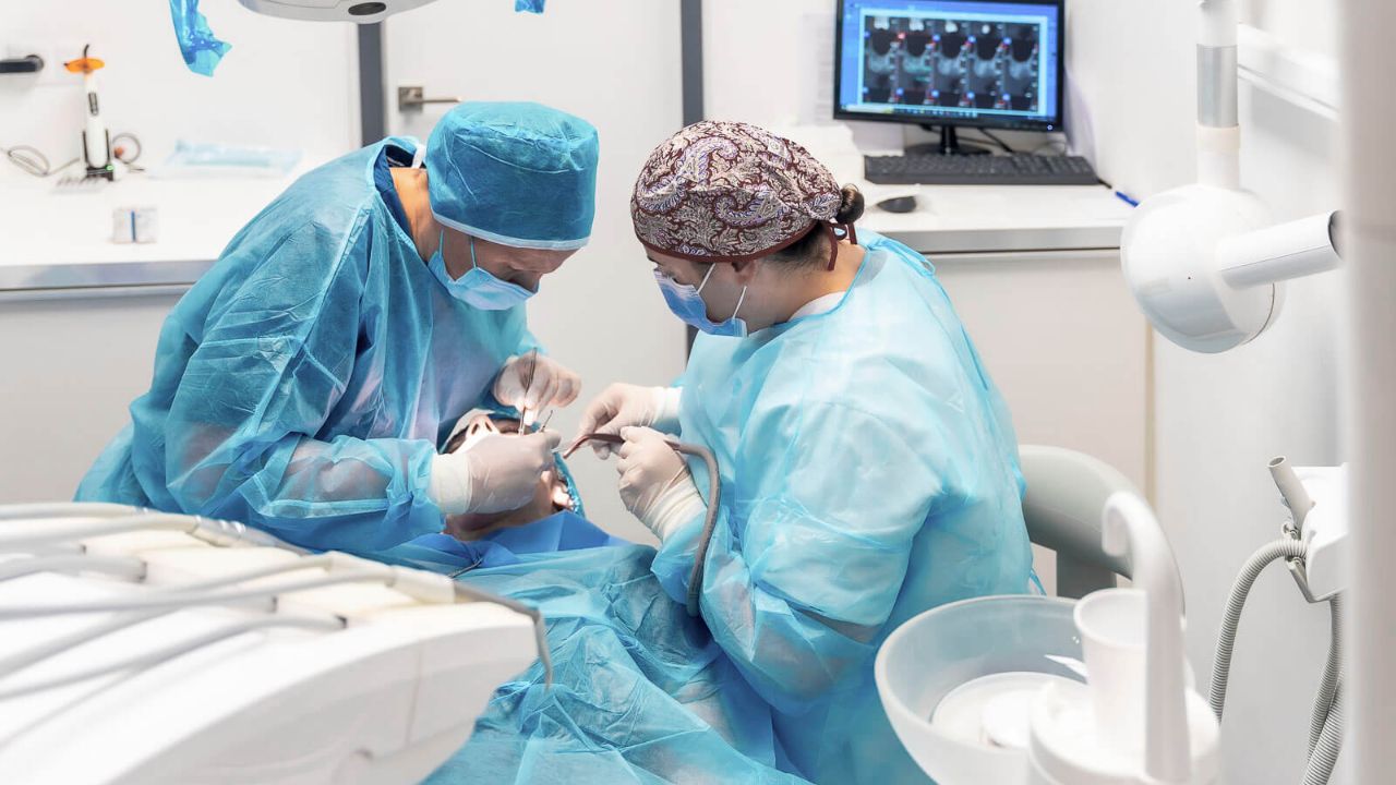 Dental Surgeon: డెంటల్ సర్జన్ ఉద్యోగాలకు భారీగా పోస్టులు.. ఆలస్యం చేయకుండా అప్లై చేసుకోండి Dental Surgeon: డెంటల్ సర్జన్ ఉద్యోగాలకు భారీగా పోస్టులు.. ఆలస్యం చేయకుండా అప్లై చేసుకోండి