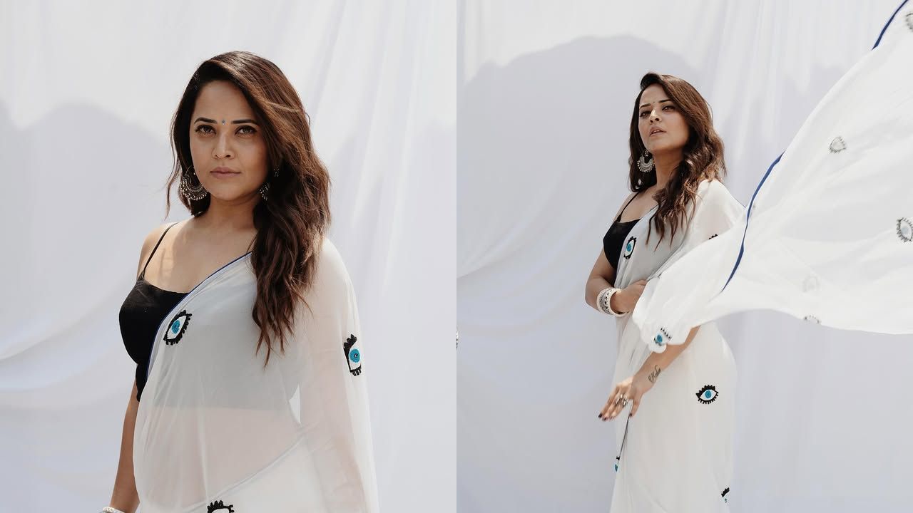 Anasuya Bharadwaj : చీరలో సింప్లీ సూపర్ లుక్ లో అనసూయ అందమైన ఫోటోలు.. Anasuya Bharadwaj : చీరలో సింప్లీ సూపర్ లుక్ లో అనసూయ అందమైన ఫోటోలు..