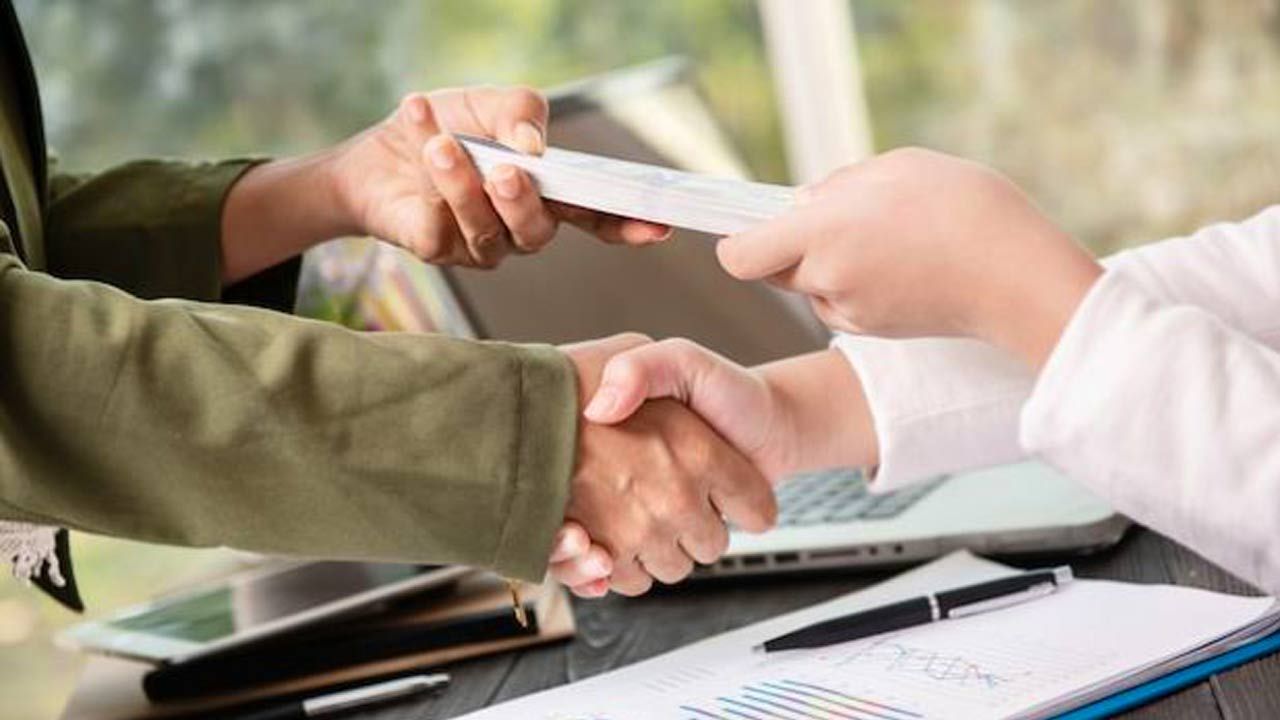 Business Loans : ఆ విషయంలో పురుషుల కంటే మహిళలే ఎక్కువట.. అప్పులు చేసి మరీ.. Business Loans : ఆ విషయంలో పురుషుల కంటే మహిళలే ఎక్కువట.. అప్పులు చేసి మరీ..