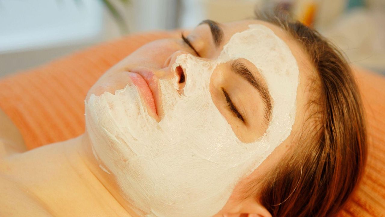 Face Pack: ట్యాన్కి చెక్ పెట్టాలంటే.. ఈ ఫేస్ ప్యాక్లు ఇంట్లోనే తయారు చేసుకోండిలా! Face Pack: ట్యాన్కి చెక్ పెట్టాలంటే.. ఈ ఫేస్ ప్యాక్లు ఇంట్లోనే తయారు చేసుకోండిలా!