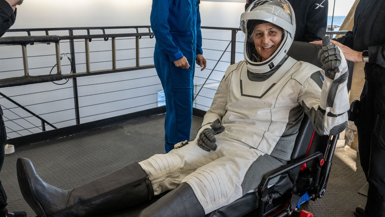 Sunita Williams: సునీతా విలియమ్స్ భువిపై రావడానికి ఎన్ని కోట్లు ఖర్చు అయ్యిందంటే? Sunita Williams: సునీతా విలియమ్స్ భువిపై రావడానికి ఎన్ని కోట్లు ఖర్చు అయ్యిందంటే?