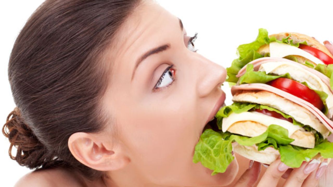 Health Tips: రోజంతా ఏం తినకపోయినా సరే ఆకలి అనిపించడం లేదా? Health Tips: రోజంతా ఏం తినకపోయినా సరే ఆకలి అనిపించడం లేదా?
