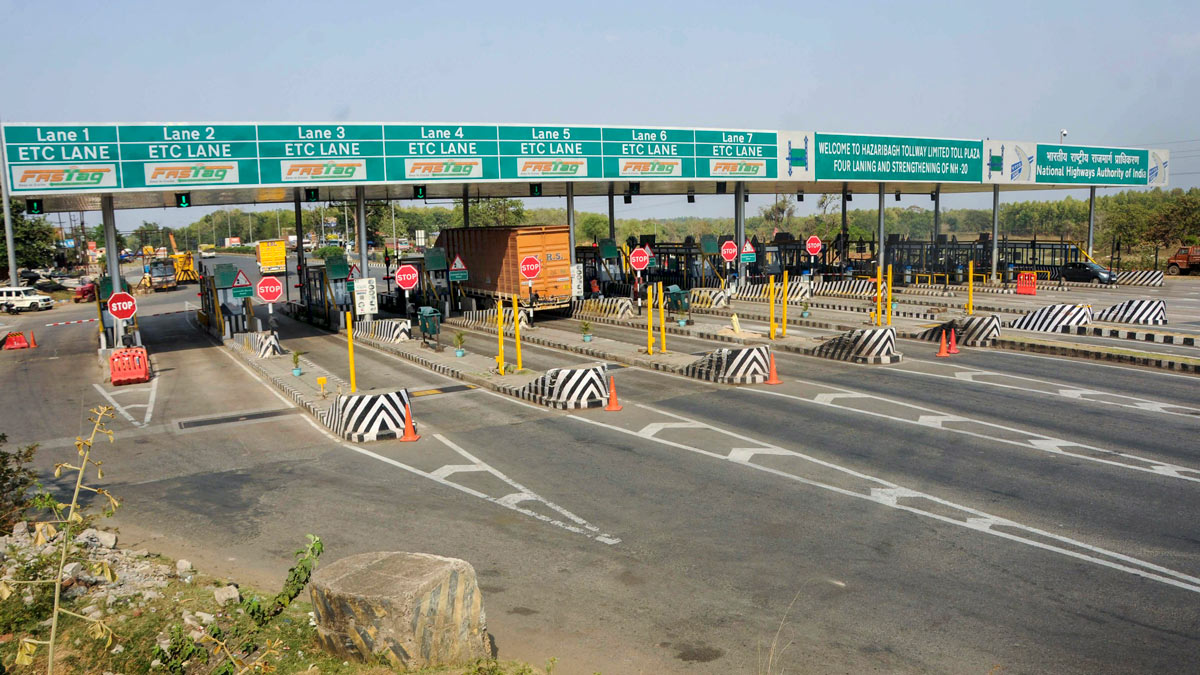 Two-Wheeler Toll Fee : దేశంలో బైక్ లు ఉన్న వారందరికీ షాకింగ్ న్యూస్ చెప్పిన కేంద్రం