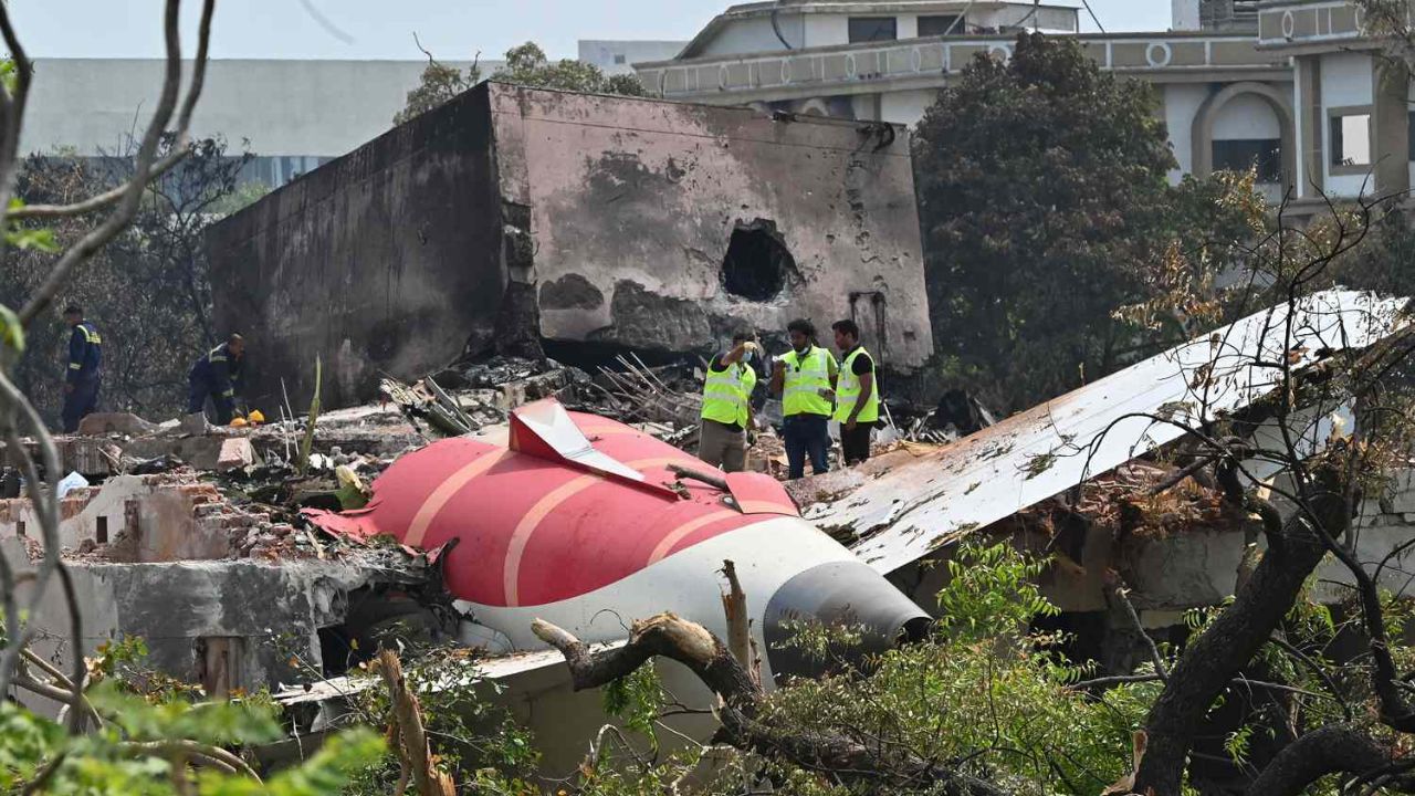 Air India Crash: ఎయిర్ ఇండియా ప్రమాదం.. తప్పుడు మృతదేహాలిచ్చారు.. బ్రిటన్ ఆరోపణ