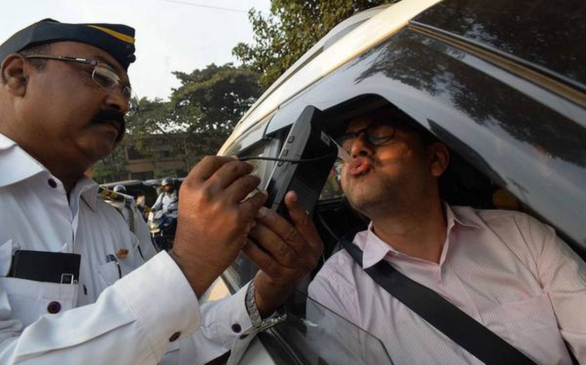 Driving License : రవాణా శాఖ సీరియస్.. చలాన్ మూడు నెలల పాటు పెండింగులో ఉంటే లైసెన్స్ రద్దు.. Driving License : రవాణా శాఖ సీరియస్.. చలాన్ మూడు నెలల పాటు పెండింగులో ఉంటే లైసెన్స్ రద్దు..