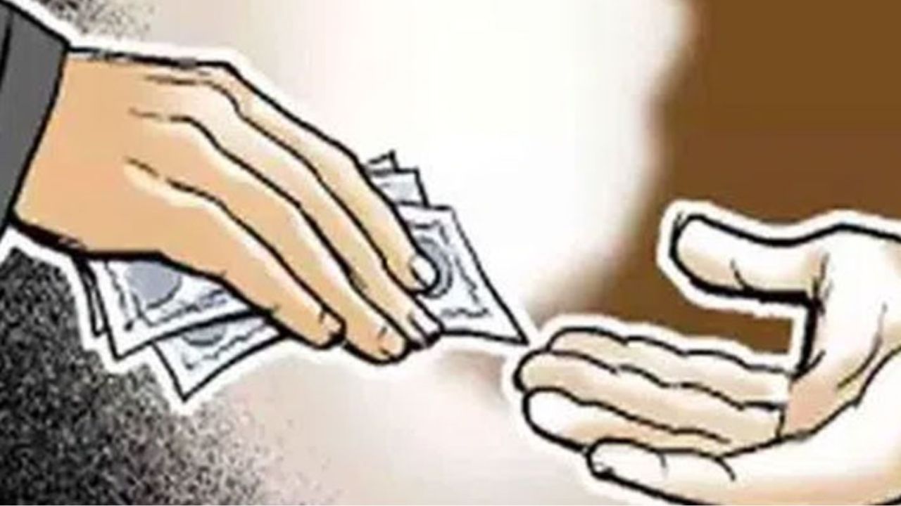 Journalist Corruption: ఈ-పేపర్ జర్నలిస్ట్.. ఐనవోలు MRO కు 2 లక్షలు డిమాండ్