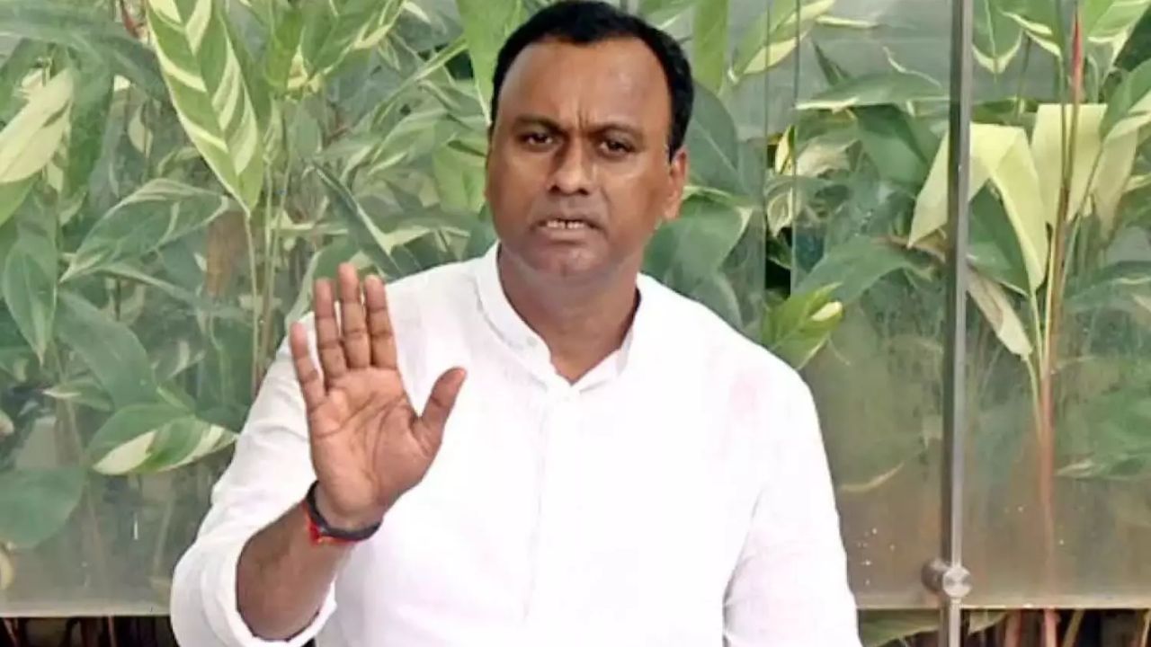 Komatireddy Rajagopal Reddy: కాంగ్రెస్ పై కోమటిరెడ్డి తిరుగుబావుటా Komatireddy Rajagopal Reddy: కాంగ్రెస్ పై కోమటిరెడ్డి తిరుగుబావుటా