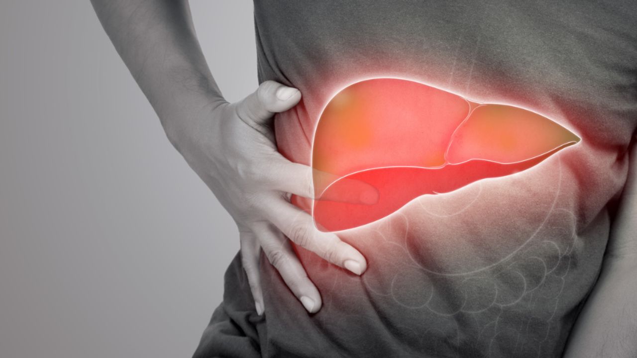 Liver Problem Symptoms: ఈ లక్షణాలు కనిపిస్తే మీ లివర్ ప్రాబ్లమ్ లో ఉన్నట్లే.. Liver Problem Symptoms: ఈ లక్షణాలు కనిపిస్తే మీ లివర్ ప్రాబ్లమ్ లో ఉన్నట్లే..