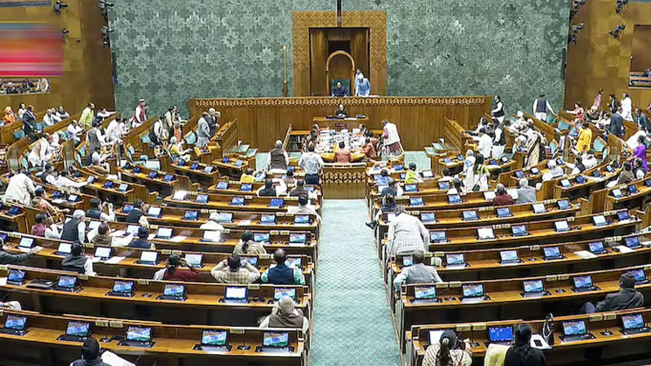 Lok Sabha Monsoon Session: పార్లమెంట్ సమావేశాలు.. మూడో రోజూ అదే తీరు