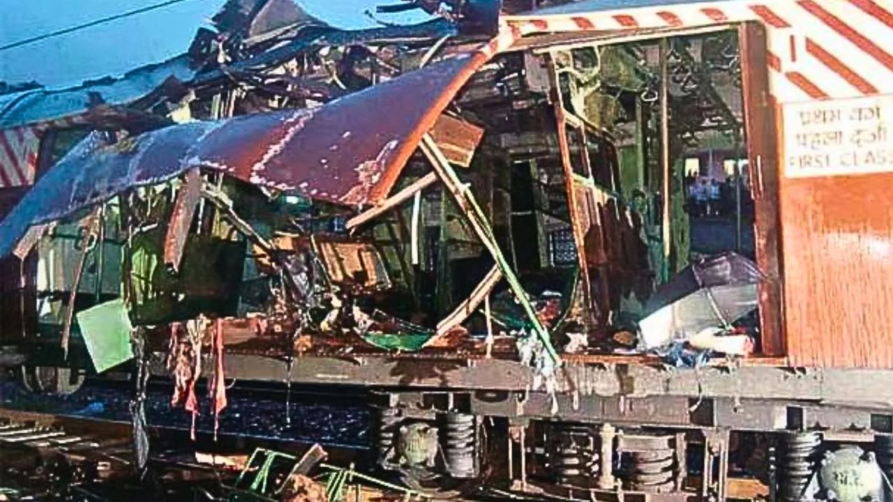 Mumbai Train Blasts Case: ముంబై రైలు పేలుళ్ల కేసులో షాకింగ్ తీర్పు
