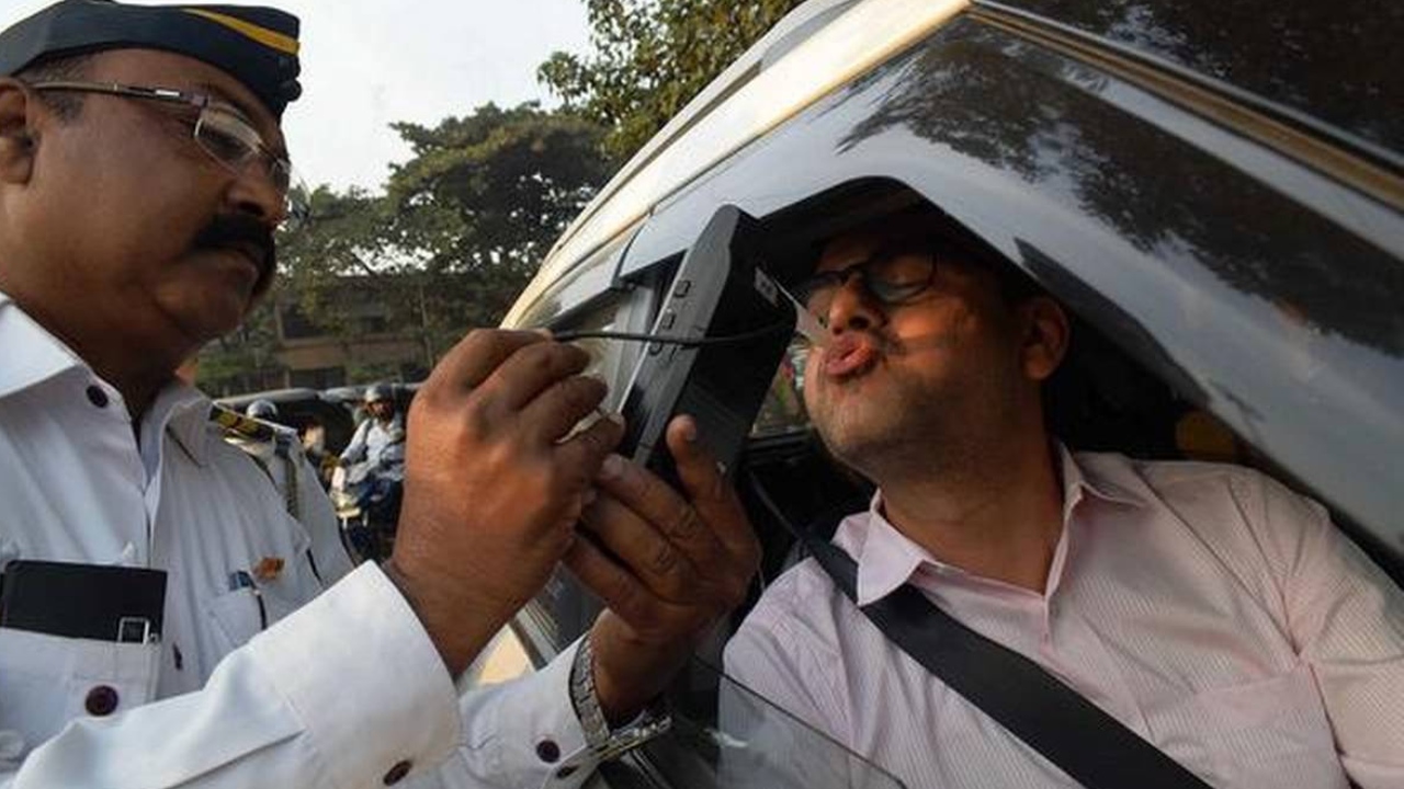 Drunk and Drive Test : ఆల్కహాల్ తీసుకోకపోయినా డ్రంక్ అండ్ డ్రైవ్ టెస్ట్లో పాజిటివ్ వచ్చిందా..? Drunk and Drive Test : ఆల్కహాల్ తీసుకోకపోయినా డ్రంక్ అండ్ డ్రైవ్ టెస్ట్లో పాజిటివ్ వచ్చిందా..?