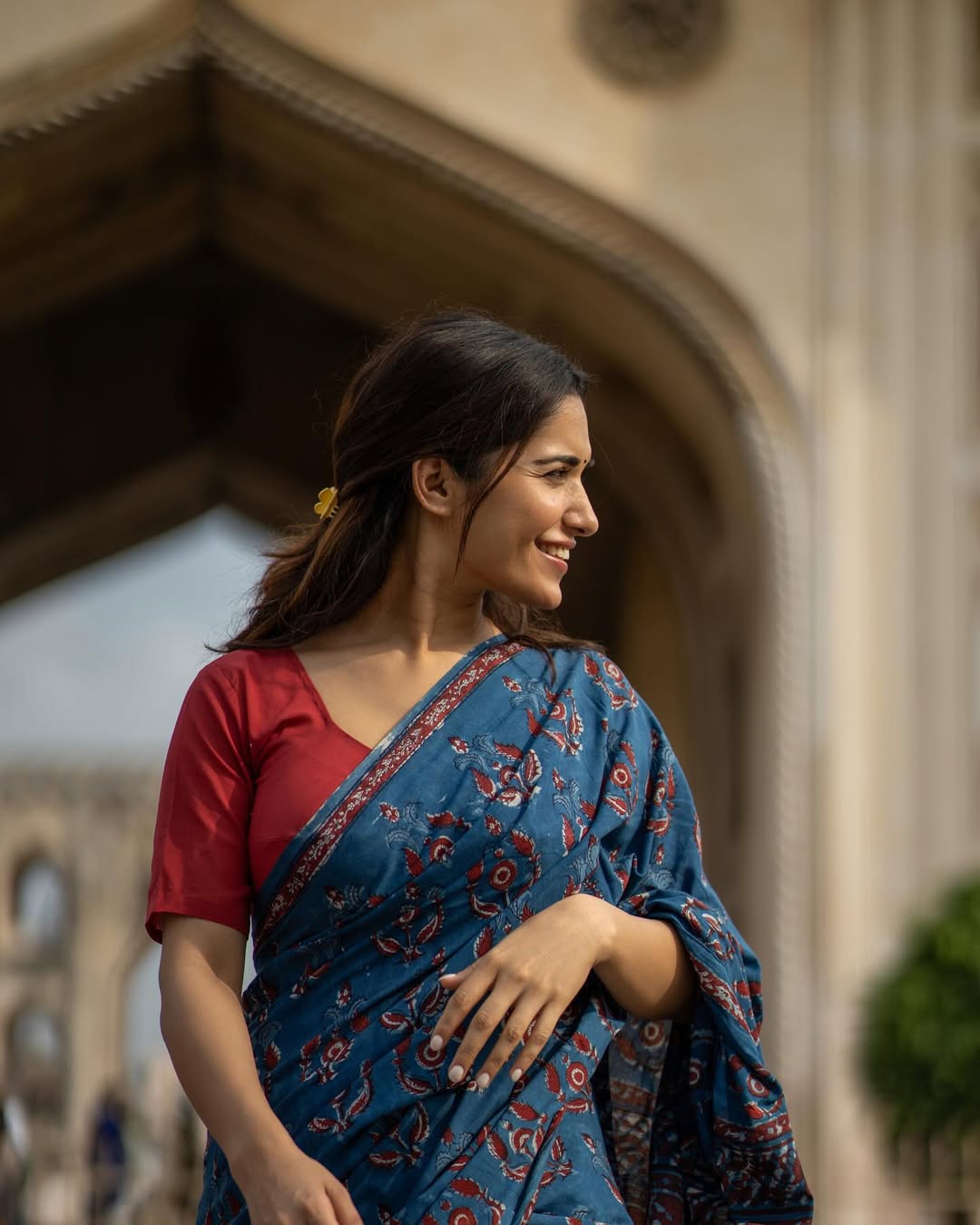 ruhani sharma బాలీవుడ్ లో నూ ఈ చిన్నది తన అదృష్టం పరీక్షించుకుంది