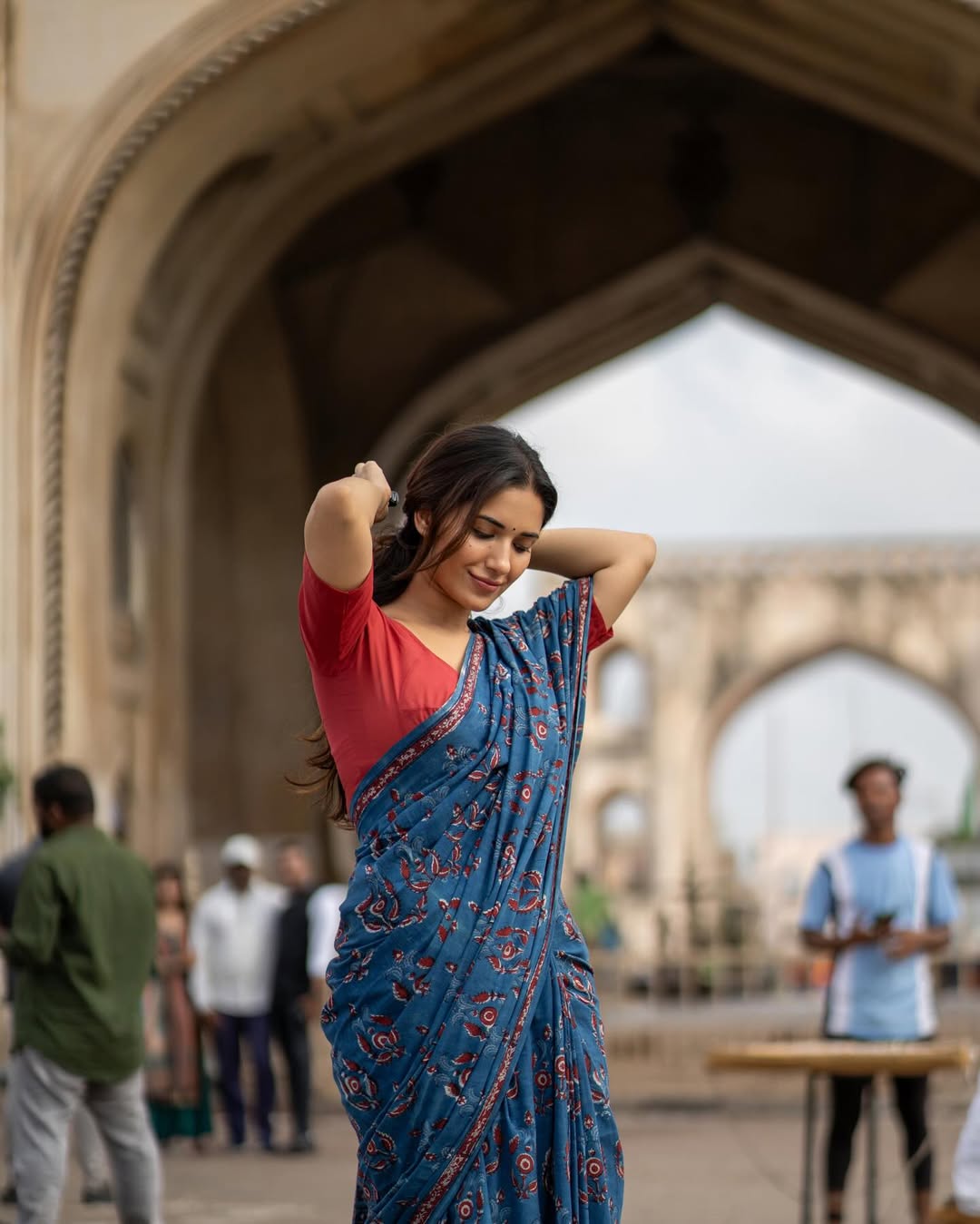 ruhani sharma టాలీవుడ్ లో అడపాదడపా సినిమాలు చేస్తూ అరిస్తుంది