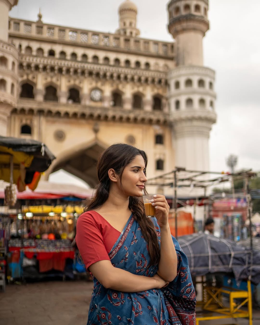 ruhani sharma ఈ అమ్మడు సోషల్ మీడియాలో అందాలతో పిచ్చెక్కిస్తోంది
