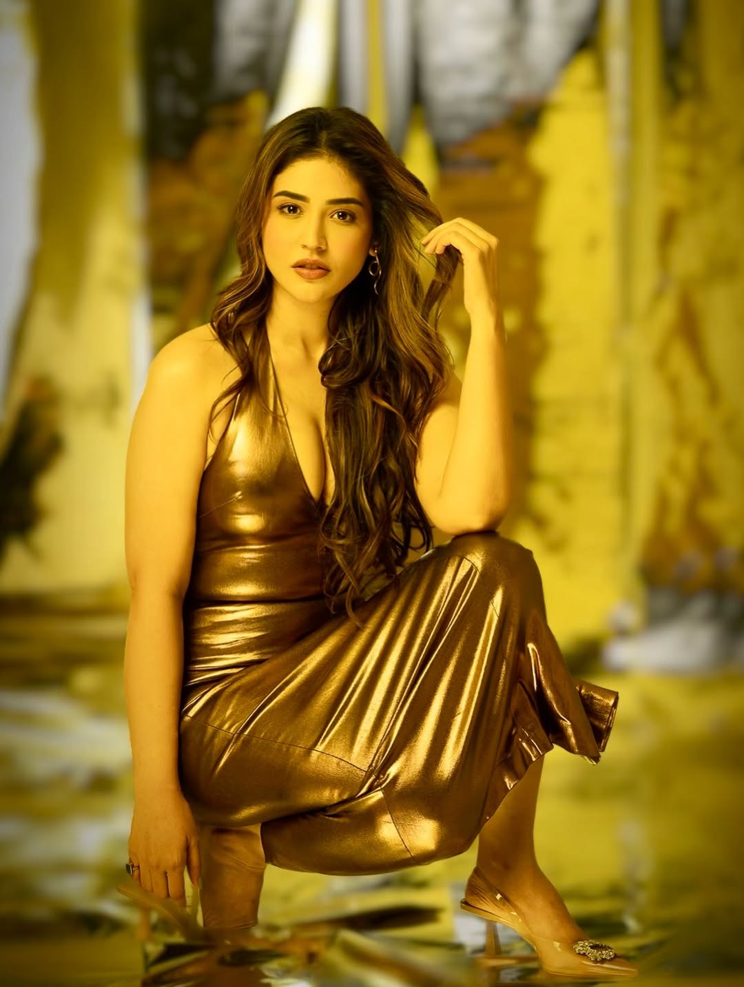 మరిన్ని అవకాశాల కోసం ఫొటో షూట్ చేస్తుంది