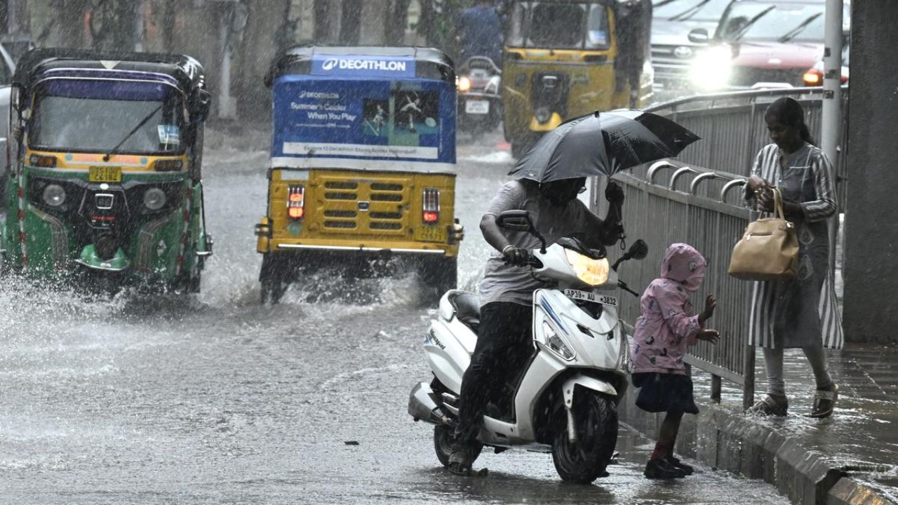 Telangana Rains: దంచికొడుతోన్న భారీ వర్షాలు.. కీలక అలర్ట్