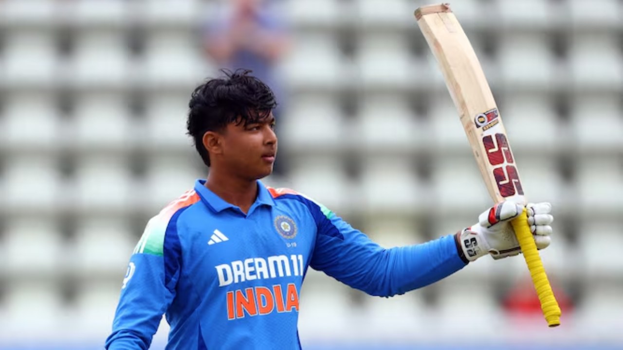 Vaibhav Suryavanshi : 52బంతుల్లోనే సెంచరీ.. 13ఫోర్లు, 10 సిక్సులతో వైభవ్ సూర్యవంశీ విశ్వరూపం Vaibhav Suryavanshi : 52బంతుల్లోనే సెంచరీ.. 13ఫోర్లు, 10 సిక్సులతో వైభవ్ సూర్యవంశీ విశ్వరూపం