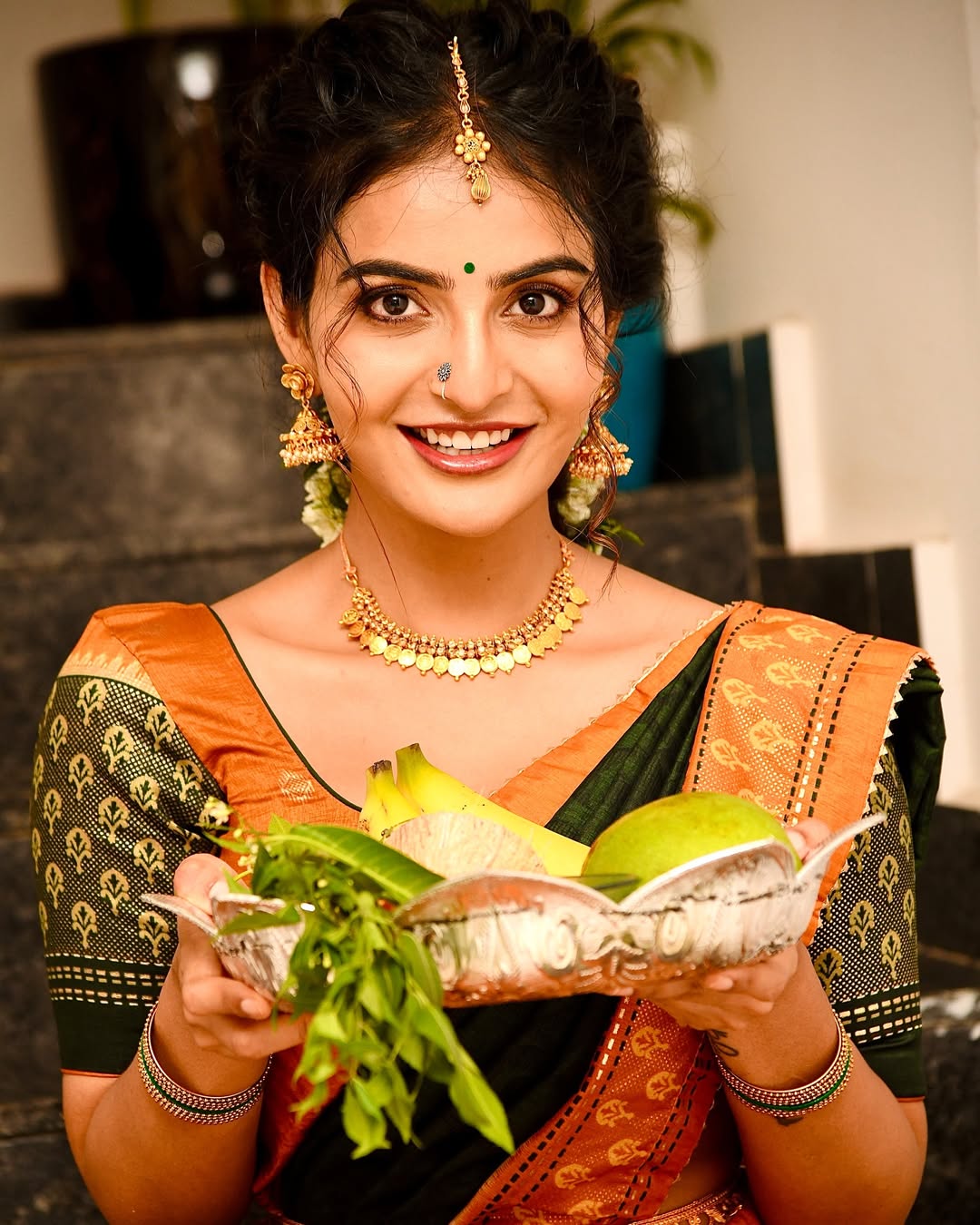 Ananya Nagalla చాలా మంది జీవితాలు వెలుగులో ఉన్నట్లు కనబతాయి. కానీ వారి వెనుక బాధలు దాగుంటాయి