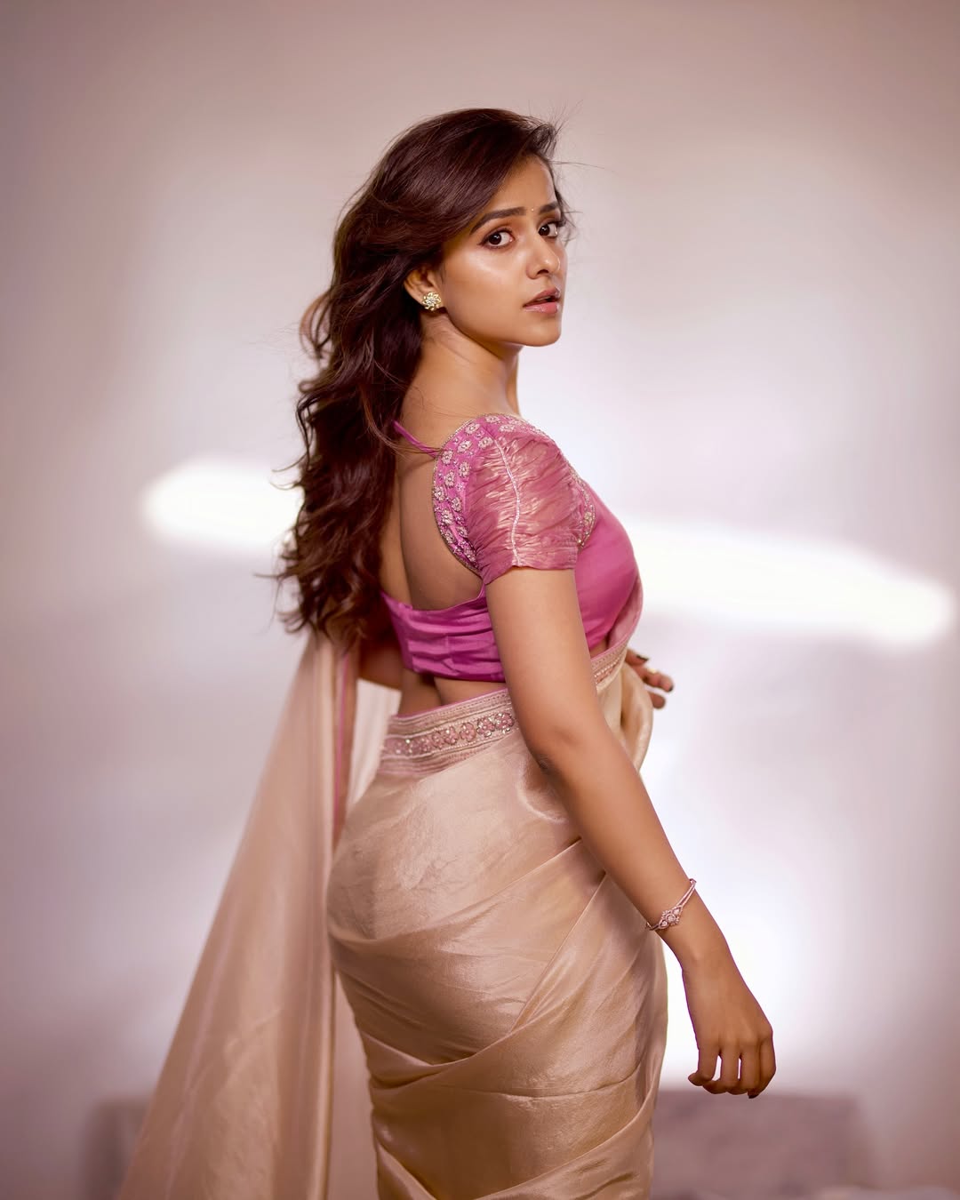 Vaishnavi Chaitanya బేబీ మూవీలో టాలీవుడ్ లోకి ఎంట్రీ ఇచ్చింది