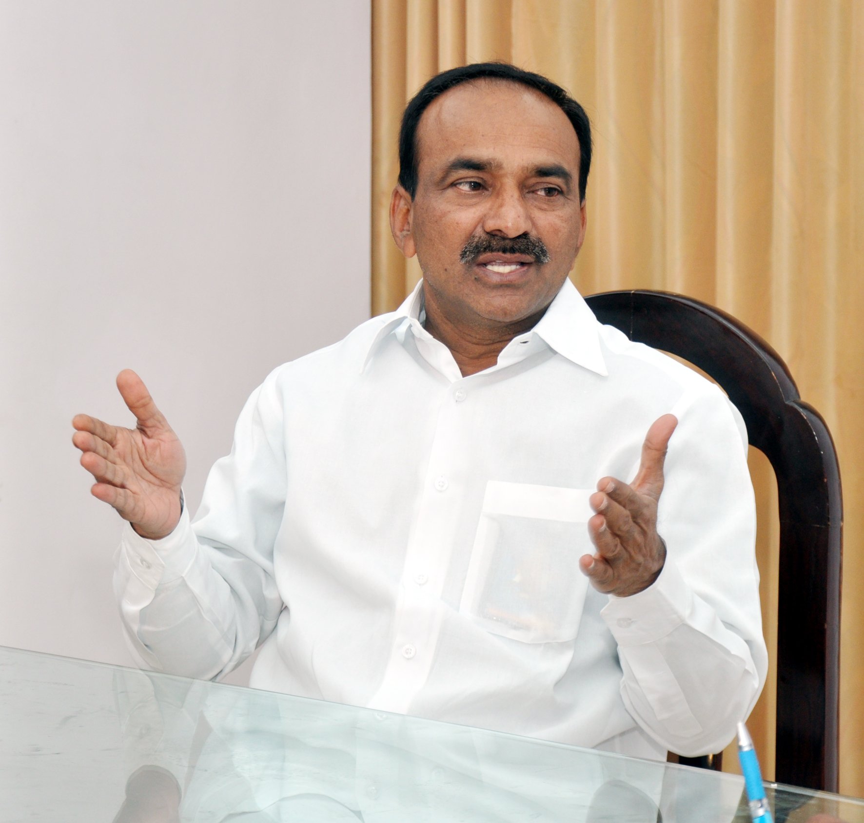 మే 1నుంచి వ్యాక్సినేషన్ లేదు మే 1నుంచి వ్యాక్సినేషన్ లేదు