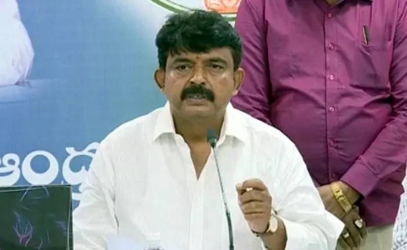 అందరి అభిప్రాయాలు తీసుకున్నాకే సినిమా టికెట్ల ఆన్లైన్ విక్రయంపై ప్రభుత్వ నిర్ణయం అందరి అభిప్రాయాలు తీసుకున్నాకే సినిమా టికెట్ల ఆన్లైన్ విక్రయంపై ప్రభుత్వ నిర్ణయం
