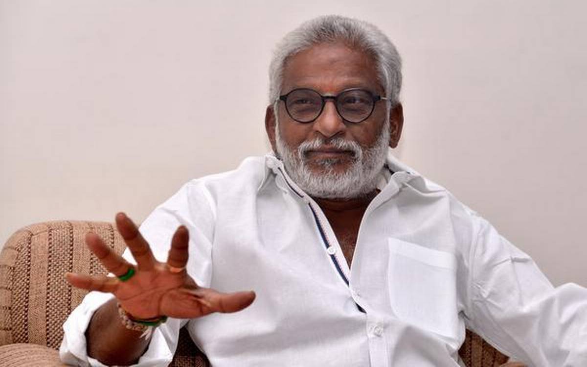గవర్నర్ ను కలిసిన టిటిడి ఛైర్మన్ సుబ్బారెడ్డి గవర్నర్ ను కలిసిన టిటిడి ఛైర్మన్ సుబ్బారెడ్డి