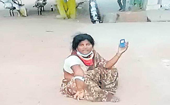 నా వద్ద డబ్బుల్లేవు.. నా పుస్తెలమ్మి బతికించండి. నా వద్ద డబ్బుల్లేవు.. నా పుస్తెలమ్మి బతికించండి.