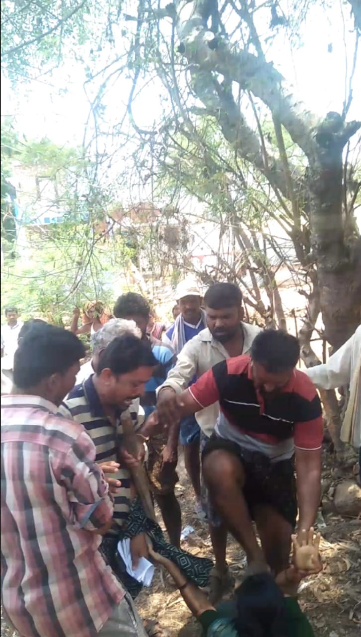 మహిళపై దాడి ఘటనలో ముగ్గురి అరెస్టు మహిళపై దాడి ఘటనలో ముగ్గురి అరెస్టు