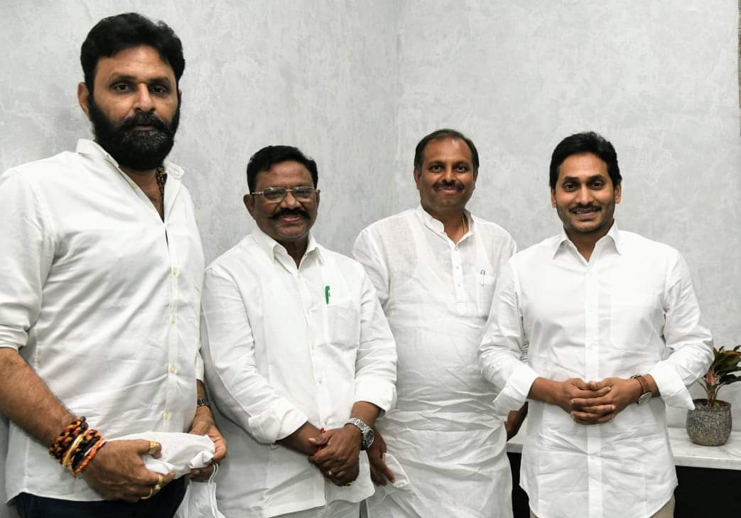 తిరుపతి ఉపఎన్నికల పోలింగ్ సరళిపై సీఎం తో చర్చ… తిరుపతి ఉపఎన్నికల పోలింగ్ సరళిపై సీఎం తో చర్చ…