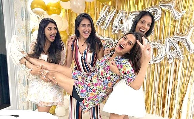 బర్త్డే వేడుకల్లో కూతురుతో కలిసి సురేఖ రచ్చ రచ్చ .. ఫోటోలు వైరల్ బర్త్డే వేడుకల్లో కూతురుతో కలిసి సురేఖ రచ్చ రచ్చ .. ఫోటోలు వైరల్