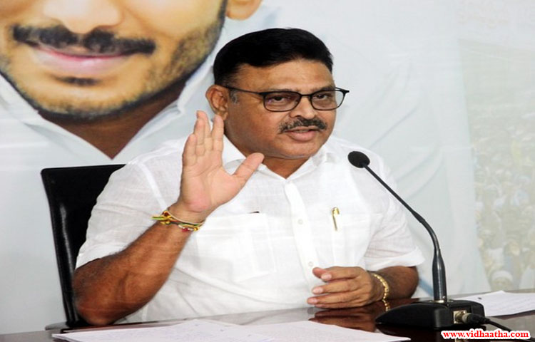 కరోనా బాధితులను డాక్టర్లు పిండెస్తున్నారు కరోనా బాధితులను డాక్టర్లు పిండెస్తున్నారు