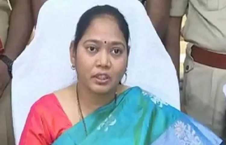 విశాఖ ఘటనపై స్పందించిన హోంమంత్రి సుచరిత విశాఖ ఘటనపై స్పందించిన హోంమంత్రి సుచరిత