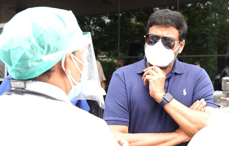 చిరంజీవి గారిని మనం అభినందించాల్సిందే చిరంజీవి గారిని మనం అభినందించాల్సిందే