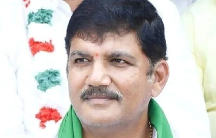 ధూళిపాళ్ల నరేంద్ర కుమార్కు దేవాదాయ శాఖ నోటీసులు ధూళిపాళ్ల నరేంద్ర కుమార్కు దేవాదాయ శాఖ నోటీసులు