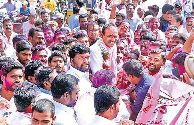 ఈటెలకు మద్దతుగా అచ్చంపేట రైతులు, బీసీ సంఘాలు ఈటెలకు మద్దతుగా అచ్చంపేట రైతులు, బీసీ సంఘాలు
